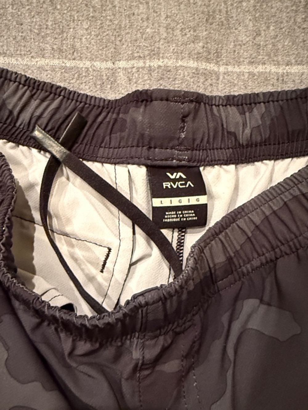 RVCA Women's Dark Camo Athletic Shorts, Size Large - Picture 4 of 6